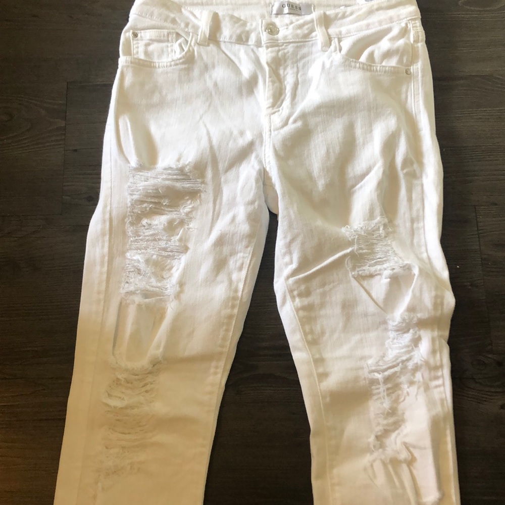 White MID -Rise Skinny Guess Jeans with Rips